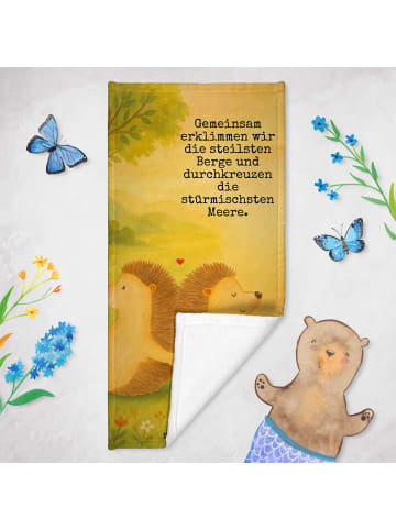Mr. & Mrs. Panda Strandtuch Igel händchenhaltend Design mit Spruch in Grau Pastell