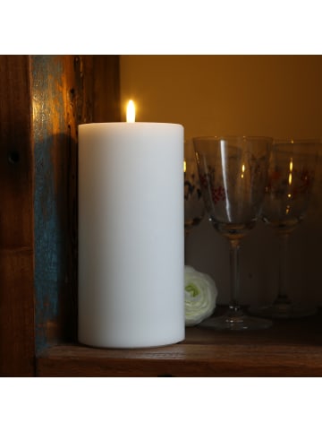 Deluxe Homeart LED Kerze Mia Echtwachs flackernd H: 20cm D: 10cm in weiß