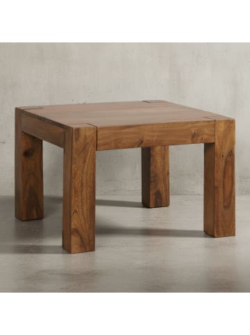 KADIMA DESIGN Rustikaler Couchtisch NAKO: Akazienholz, quadratisch, pflegeleicht in Braun