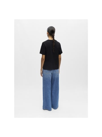 Object T-Shirt in Black