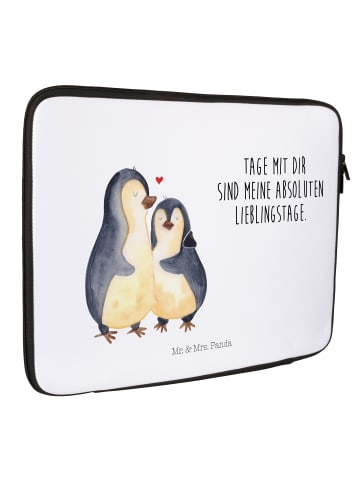 Mr. & Mrs. Panda Notebook Tasche Pinguin umarmen mit Spruch in Weiß