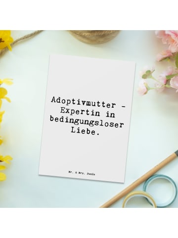 Mr. & Mrs. Panda Postkarte Adoptivmutter Expertin mit Spruch in Weiß
