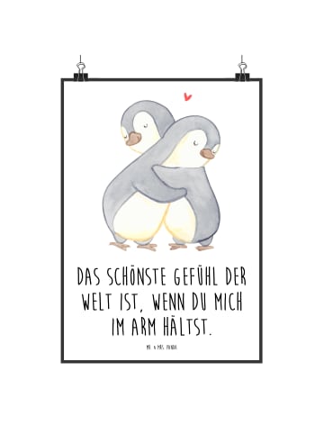 Mr. & Mrs. Panda Artprint Pinguine Kuscheln mit Spruch in Weiß