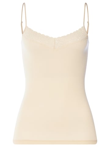 Hanro Spaghetti Top Moments in Summer sand