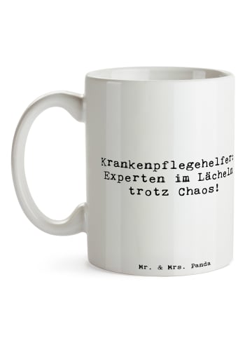 Mr. & Mrs. Panda Becher Spruch Krankenpflegehelfer Lächeln mit S... in Weiß