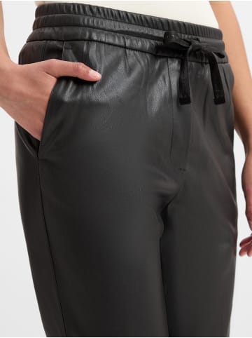 comma Hose in schwarz