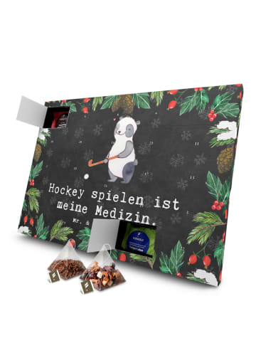 Mr. & Mrs. Panda Adventskalender Panda Hockey spielen mit Spruch in Kreidetafel