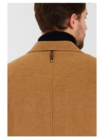 Ron Tomson Mantel in CAMEL