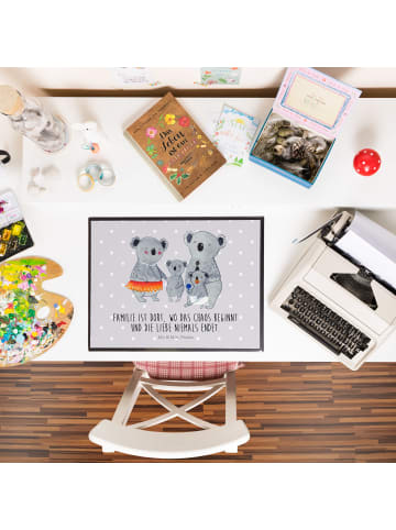 Mr. & Mrs. Panda Tischschutz Koala Familie mit Spruch in Grau Pastell