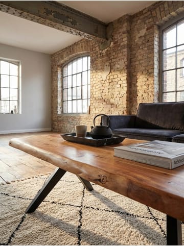 KADIMA DESIGN Couchtisch 115x37x64 cm Akazie Massivholz / Metall Baumkante, Design