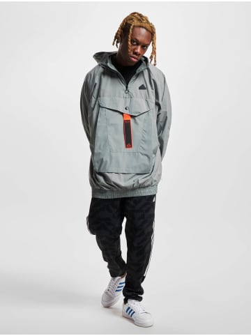 adidas Windbreaker in silgrn