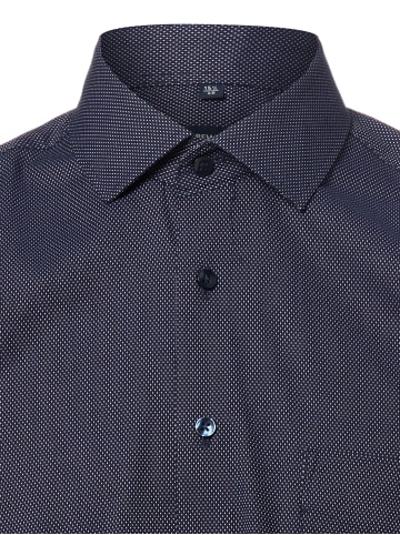 Andrew James Hemd in marine