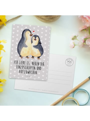 Mr. & Mrs. Panda Postkarte Pinguine Einschlafen mit Spruch in Grau Pastell