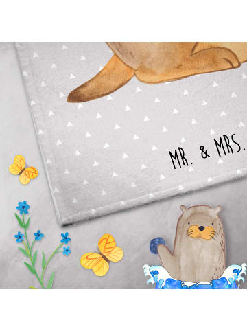 Mr. & Mrs. Panda Handtuch Erdmännchen ohne Spruch in Grau Pastell