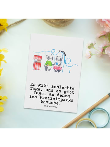 Mr. & Mrs. Panda Postkarte Pandas Freizeitpark besuchen mit Spruch in Weiß