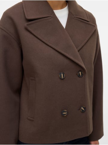 Vero Moda Short Jacket mit Reverskragen und Zweireiher in Chocolate Brown