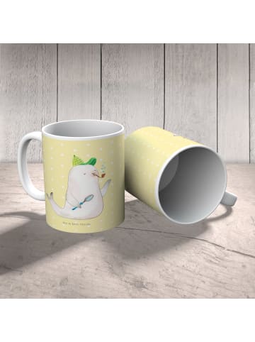 Mr. & Mrs. Panda Outdoor Becher Robbe Sherlock ohne Spruch in Gelb Pastell