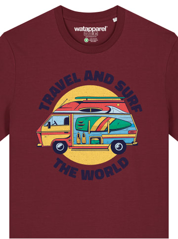 wat? Apparel T-Shirt Travel and surf in Weinrot