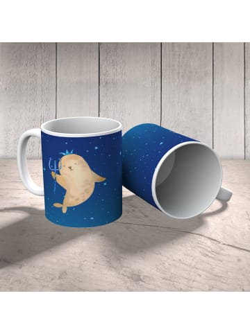 Mr. & Mrs. Panda Mehrwegbecher Sternzeichen Wassermann ohne Spruch in Sternenhimmel Blau