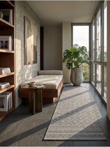 KADIMA DESIGN Wetterfester Flachwebteppich mit Ethno-Rautenmuster und Bordüre in Grau