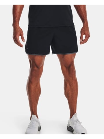 Under Armour Shorts in Schwarz