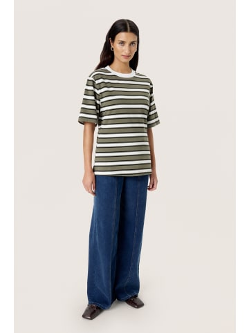 Soaked in Luxury T-shirt SLNeo Feminine Form in Grape Leaf Stripe