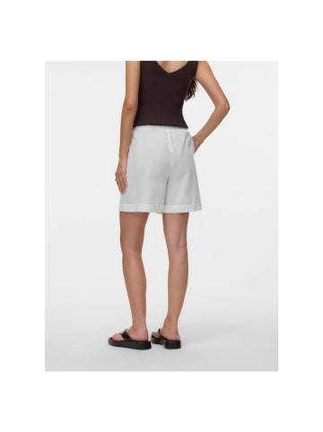 Vero Moda Short in Snow White