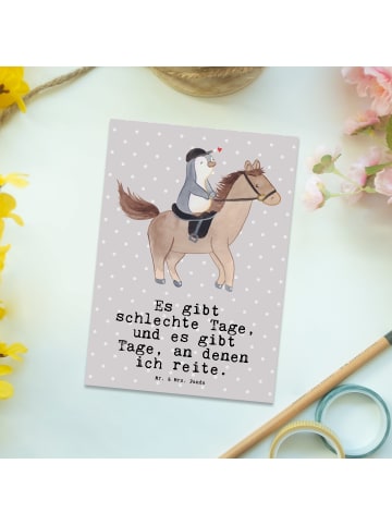 Mr. & Mrs. Panda Ansichtskarte Pferd Reiten mit Spruch in Grau Pastell