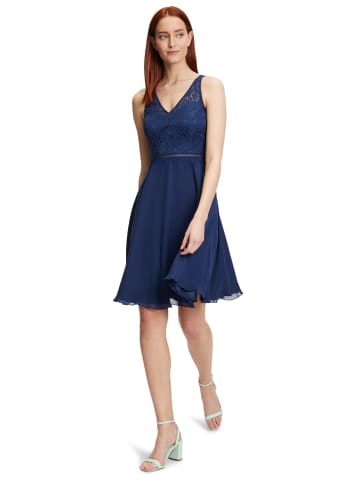 Vera Mont Cocktailkleid mit Spitze in Festival Blue