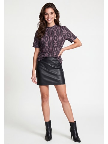 faina Women T-Shirt in Brown