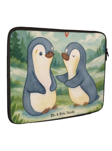 Mr. & Mrs. Panda Laptop Tasche Pinguine trösten Design ohne Spruch in Weiß