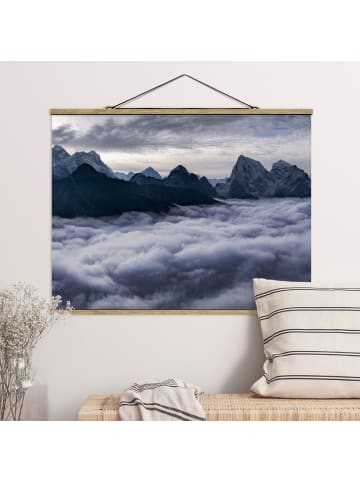 WALLART Stoffbild mit Posterleisten - Wolkenmeer im Himalaya in Blau