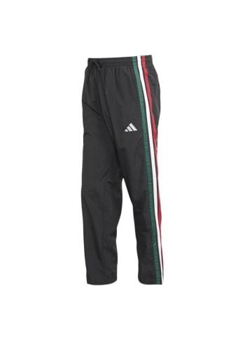 adidas Trainingshose im 3 Streifen Design in Kurzgröße in Schwarz