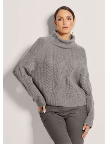 MADELEINE Modischer Stehkragenpullover mit Zopf in silbergrau / wollweiß / melange