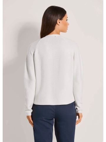 MADELEINE Strickjacke mit V-Ausschnitt in weiß