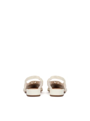 Kazar Pumps in Off-white