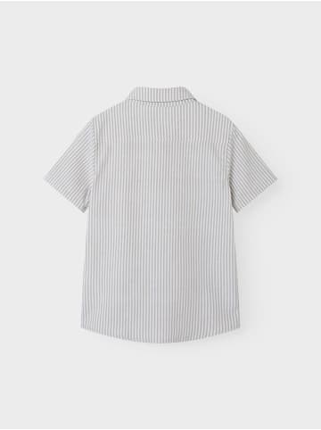 name it Kurzarm-Hemd mit Button-Down-Kragen und Logo in Braun