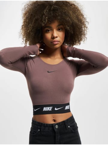 Nike Cropped T-Shirts in plum eclipse/black