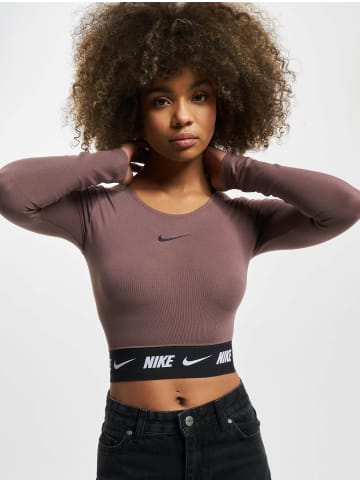 Nike Nike Cropped T-Shirts in plum eclipse/black