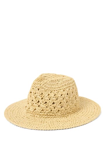 Marie Lund Hut in sand - 0001