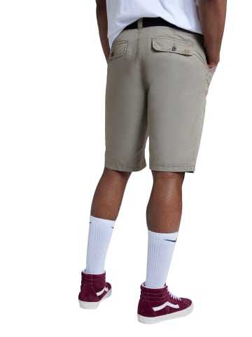 STHUGE Bermuda in sand