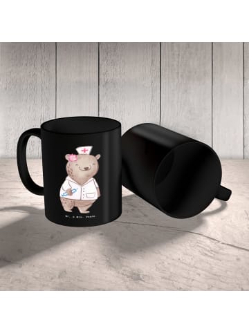 Mr. & Mrs. Panda Kaffeetasse Ärztin Superheld mit Spruch in Schwarz