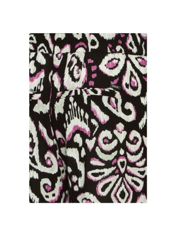 Cecil Capri in Black