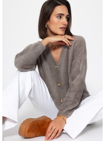 SASSYCLASSY Flauschiger Cardigan mit Knöpfen in Taupe