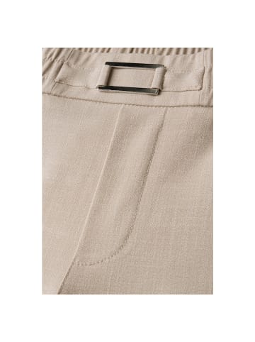 Street One Hose in sheer beige mel.