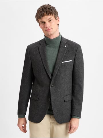 Andrew James Sakko in grau