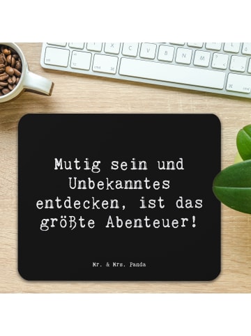Mr. & Mrs. Panda Mauspad Spruch Unbekannte Orte erkunden mit Spruch in Schwarz