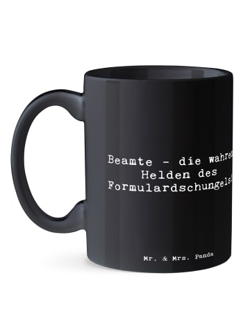 Mr. & Mrs. Panda Keramiktasse Spruch Beamtin Heldin mit Spruch in Schwarz