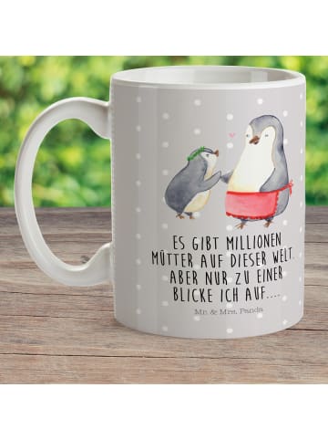 Mr. & Mrs. Panda Trinkbecher Pinguin mit Kind mit Spruch in Grau Pastell