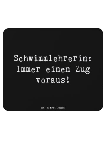 Mr. & Mrs. Panda Mauspad Spruch Schwimmlehrerin Zug voraus mit S... in Schwarz